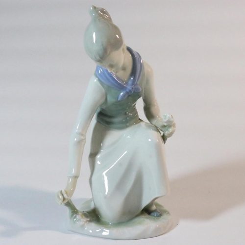 Vintage GDR porslinsfigur | Tillverkad i Tyskland - 19cm