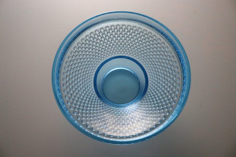 Vacker Blå Glasskål med Struktur – 15 cm i Diameter