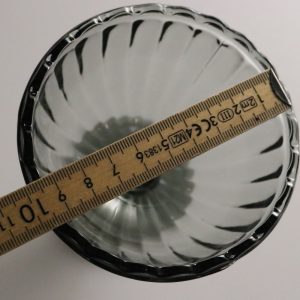 Skål på fot, glas, rökfärgat glas