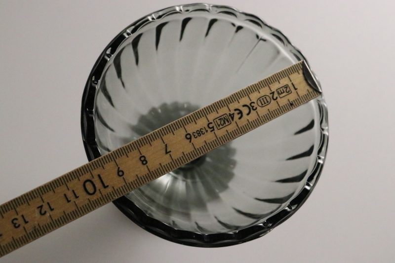 Skål på fot, glas, rökfärgat glas