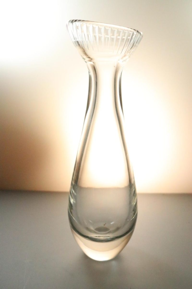 Vacker vas, troligen från svensk glasbruk, ca 29cm