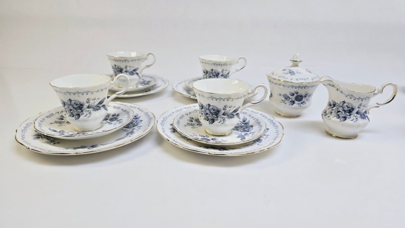 Royal Tuscan Wedgwood-kaffeservis i finaste benporslin – komplett och elegant