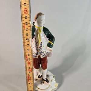 Elegant Tysk Figurin - En Samlares Dröm!