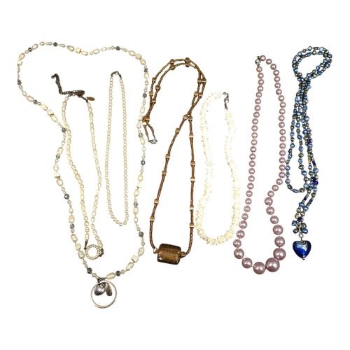 Charmigt set med 7 halsband – Unik mix av stilar och material