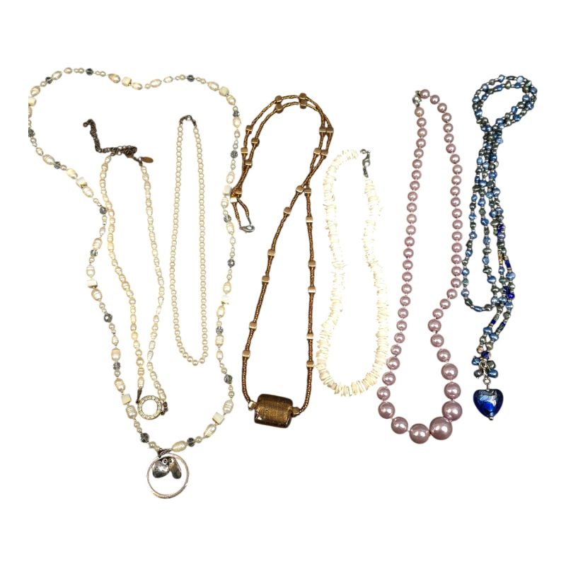 Charmigt set med 7 halsband – Unik mix av stilar och material
