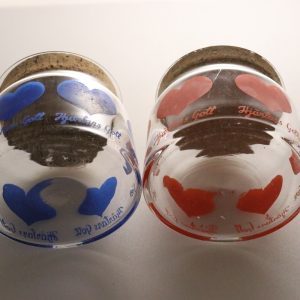 2 st burkar i glas med korklock, "Hjärtans gott", SEA glasbruk