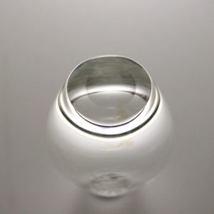 Elegant Glasvas med Graverad Design