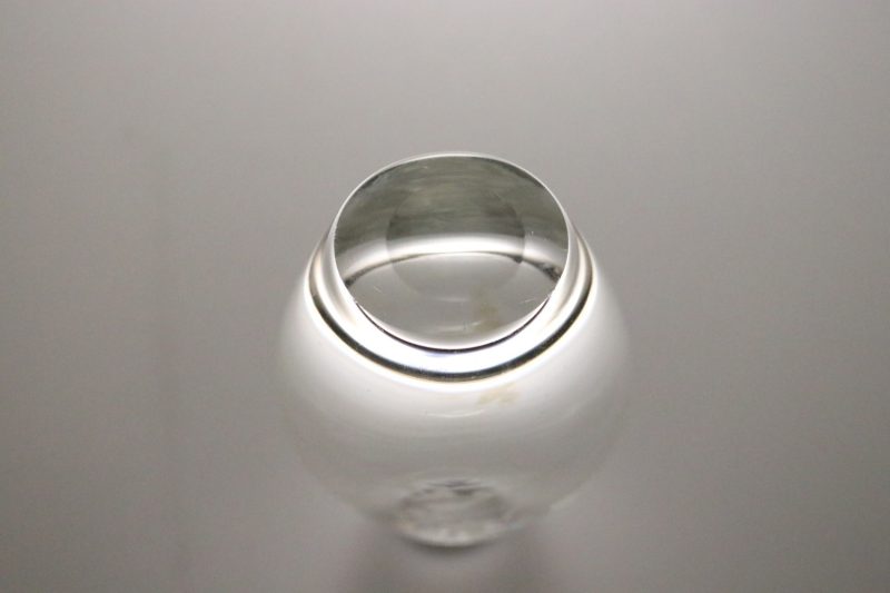 Elegant Glasvas med Graverad Design