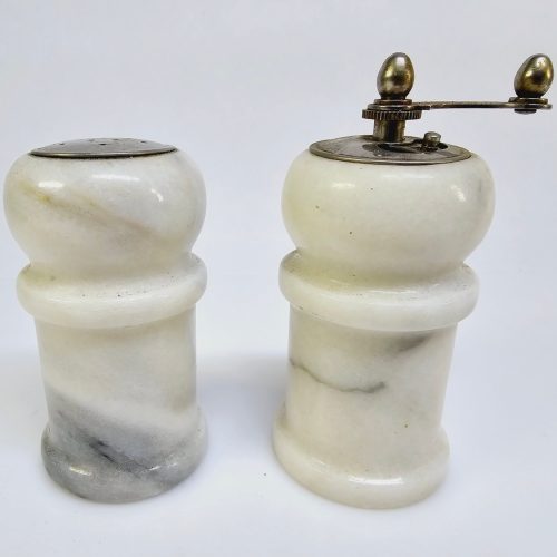 Elegant och klassisk salt- och pepparkvarn i vit marmor