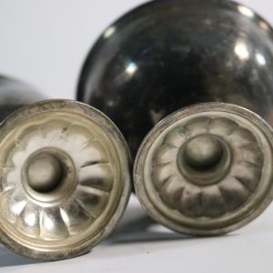 Elegant Gräddkanna och Sockerskål i Silverfinish – Klassiska Detaljer för Hemmet