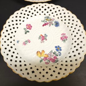 Exklusiva 1700-tals Kompaniporslin Tallrikar från Qianlong-perioden (1736–95)