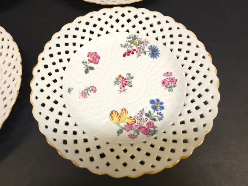 Exklusiva 1700-tals Kompaniporslin Tallrikar från Qianlong-perioden (1736–95)