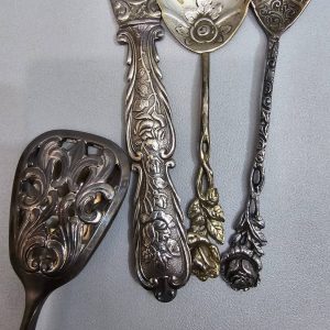 Bestick, bland annat " Rosen", Nysilver och  Silver - JLH SC Kattfot S P9