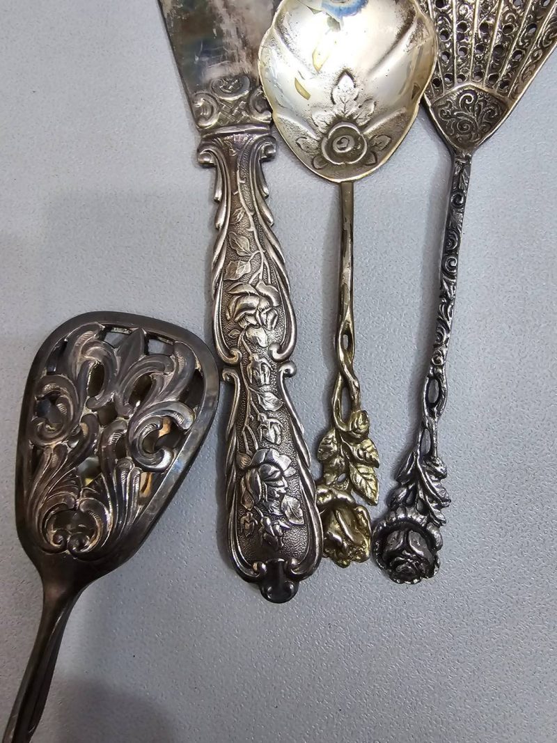 Bestick, bland annat " Rosen", Nysilver och  Silver - JLH SC Kattfot S P9