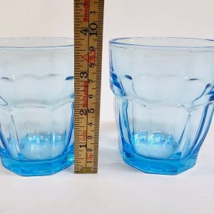 Stilrena blå glas från Duralex – Perfekta för sommarens dukning!