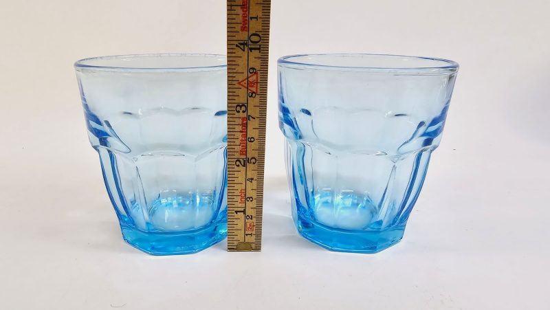 Stilrena blå glas från Duralex – Perfekta för sommarens dukning!