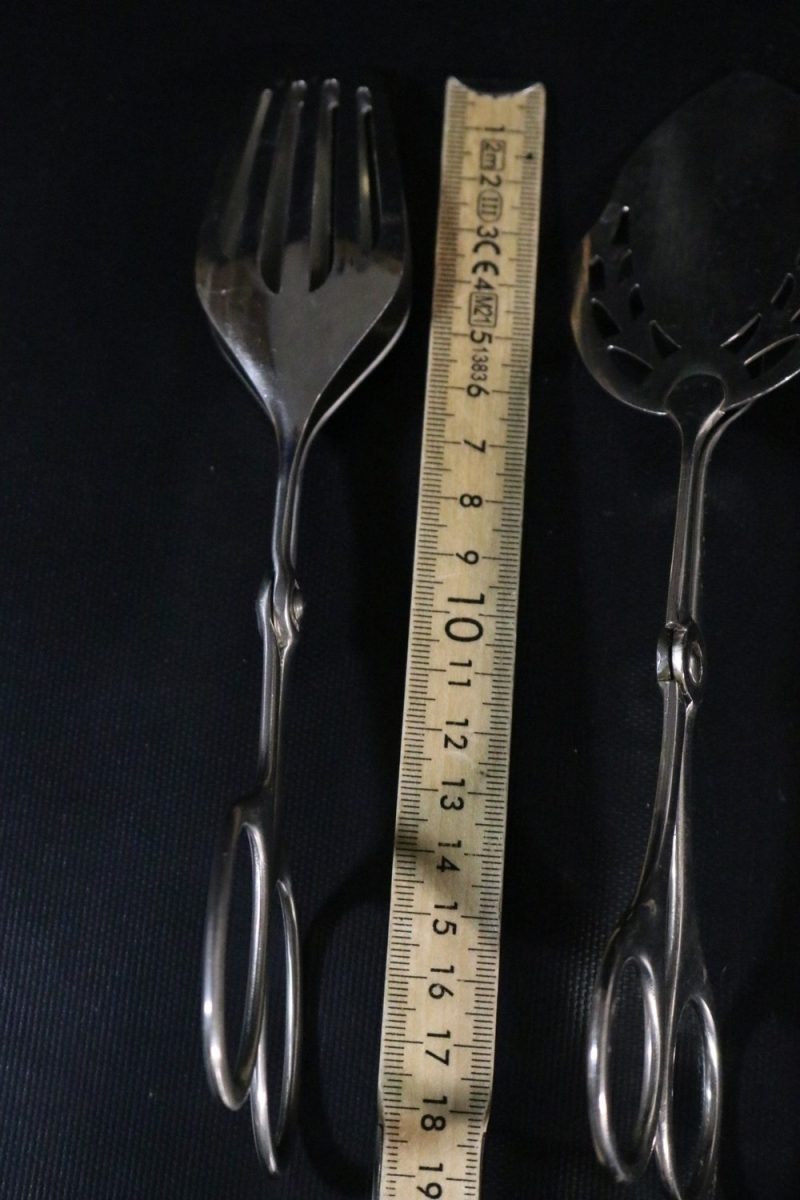 Antika Serveringstång i Rostfritt Stål (18/8) – Elegans och Funktionalitet