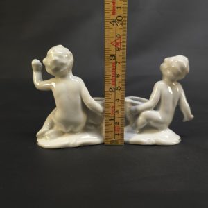 Charmiga porslinsfigurer med små blomkrukor – vintageinspirerat set