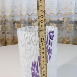 Cylinderformad glasvas, vit och lila dekor