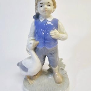 Porslinsfigur – Pojke med Gås, 24 cm