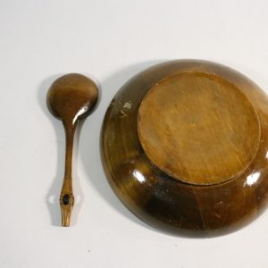 Handmålad träskål med sked – 20 cm i diameter