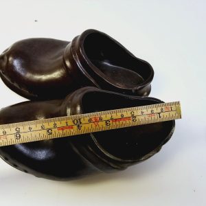 Rustika träskor i glaserat stengods – Krukmakaren Höganäs, 17 cm