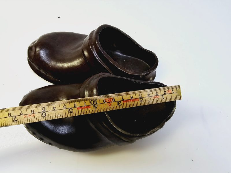 Rustika träskor i glaserat stengods – Krukmakaren Höganäs, 17 cm