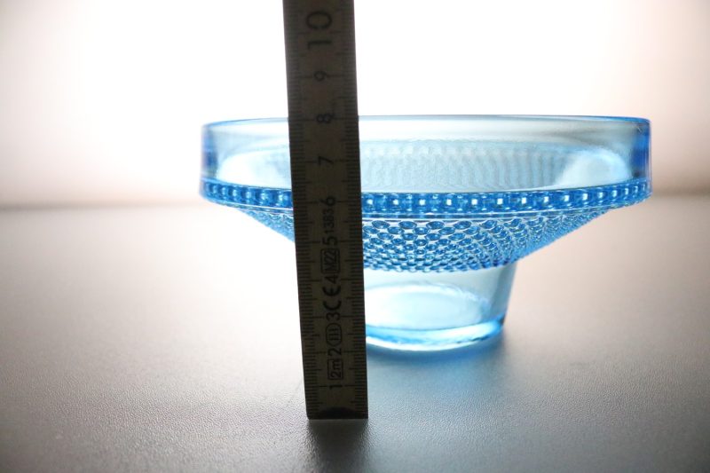 Vacker Blå Glasskål med Struktur – 15 cm i Diameter