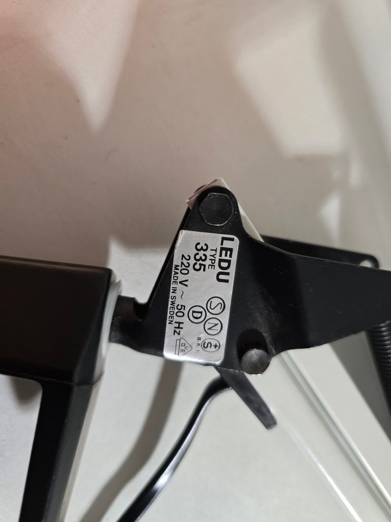 Elegant Skrivbordslampa LEDU Type 335 – En designpärla från 1970-talet