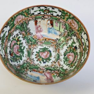 Antik kinesisk skål i klassisk Rose Medallion-stil