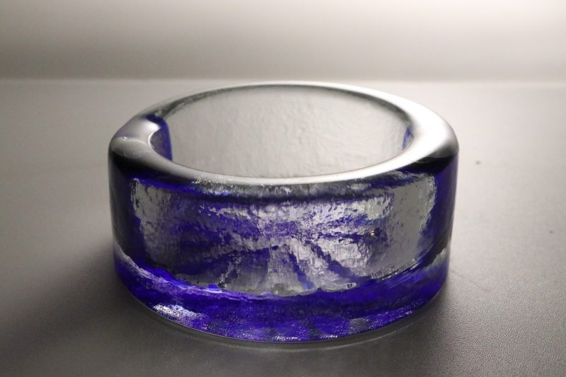 Skål, troligen gjuten kristallglas, ca 14cm i diameter
