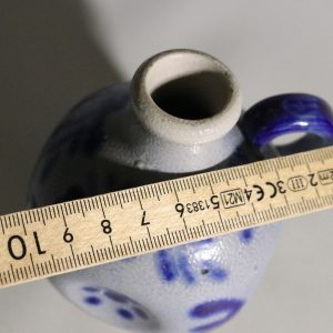 Vintage Kannan i Keramik med Handmålat Blått Mönster – 11 cm