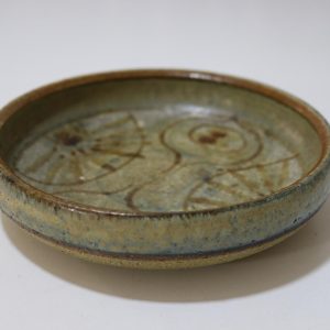 Set med två väggplattor – Royal Copenhagen, klassisk elegans