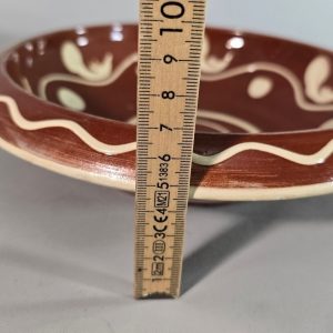 SKÅL, AJ HÖGANÄS,  spillkum med allmogemålning D23cm