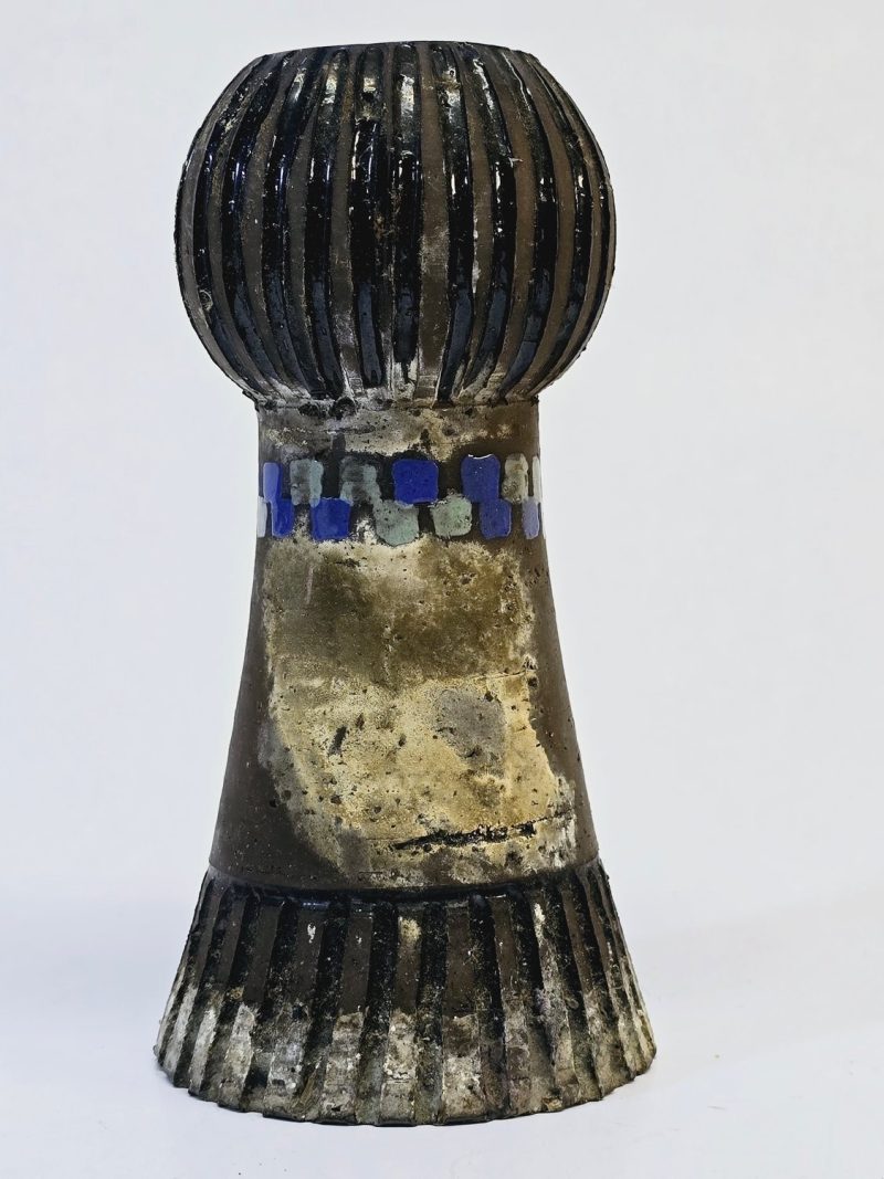 Handgjord Vas från Kloster Keramik Ystad – Charmig Skandinavisk Design, 20 cm