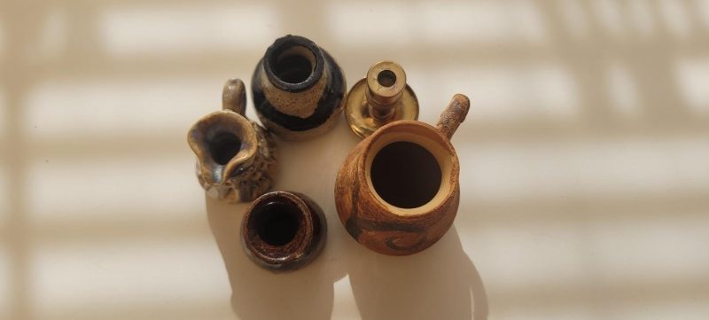 Miniatur vaser, kannor ljusstake i mässing