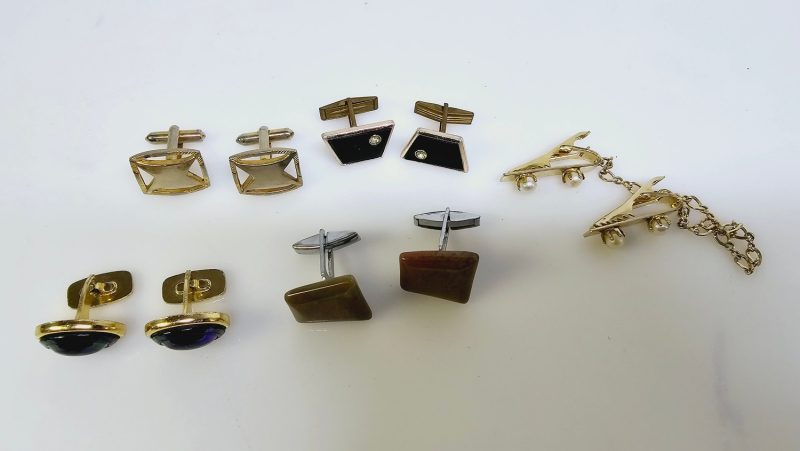 Elegant samling av vintage manschettknappar och accessoarer