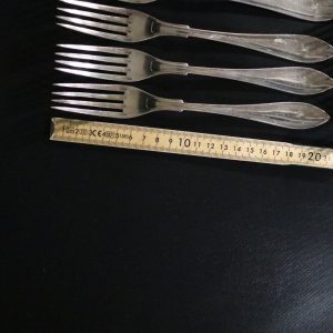Exklusivt Set av Antika Gafflar - Prima Nysilver med Elegant Monogram
