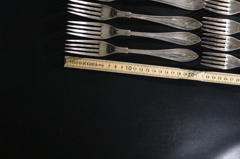 Exklusivt Set av Antika Gafflar - Prima Nysilver med Elegant Monogram