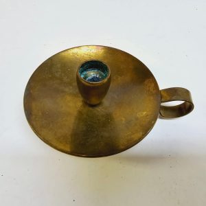 Antik Mässingsljusstake med Handtag – Klassisk Design för Stilfull Inredning