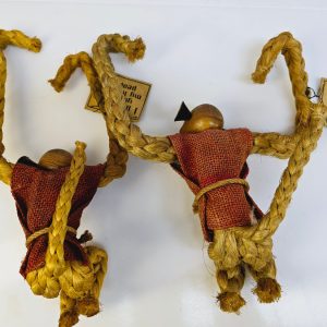 Rustika Halmfigurer – Charmiga Handgjorda Prydnader