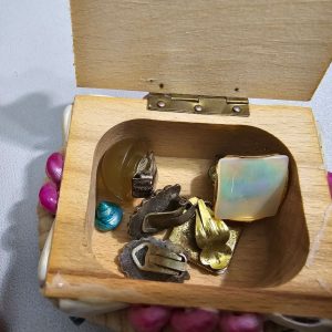 SMYCKESKRIN, klädda med snäckor