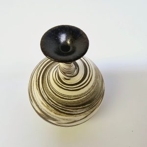 Liten dekorativ vas med unik marmorerad design
