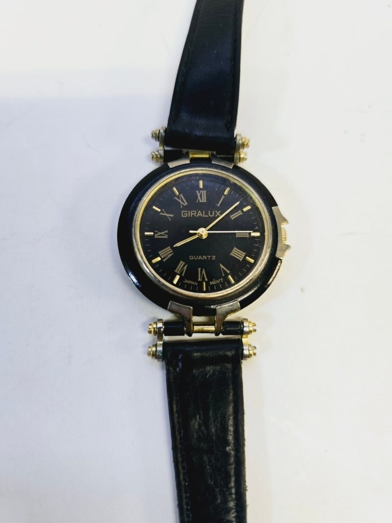 Elegant Giralux Armbandsur – Stilren Design med Romerska Siffror
