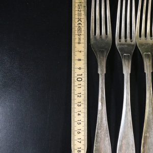 Elegant Set av Antika Nysilvergafflar – Stil och Hantverk i Perfekt Symbios