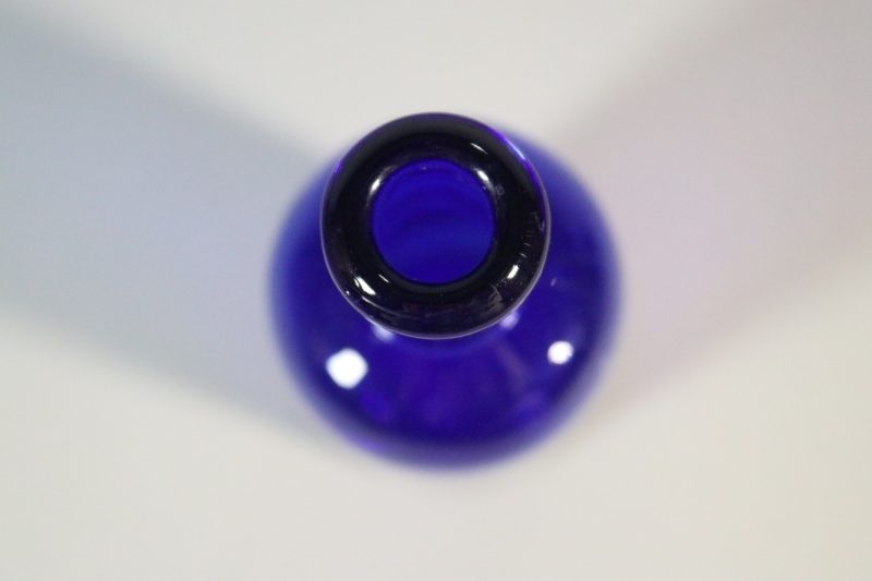BLOMVAS / FLASKA, Blått glas, ca 13,5cm
