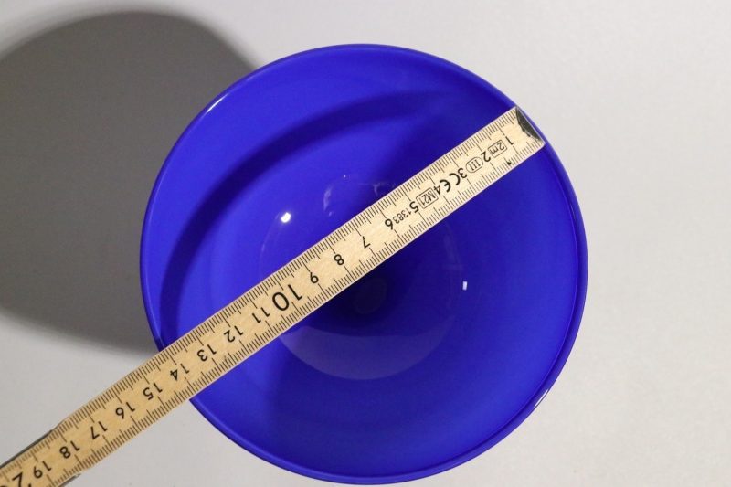 Stilfull blå glasskål – 12,5 cm hög och 14 cm i diameter