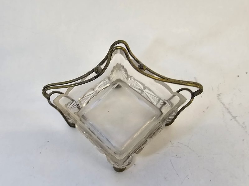 Elegant glas- och metallkorg - Vintage charm för ditt hem