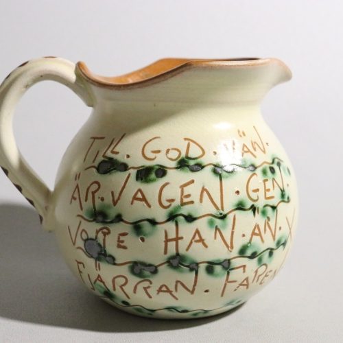 Charmig Handmålad Kanna – Vintage Keramik med Svenska Ordspråk