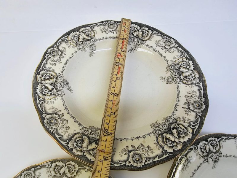 Vackert set av tre tallrikar från Rörstrand – "Greta", 23,5 cm i diameter